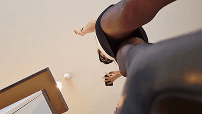 Unaware giantess plays with tiny