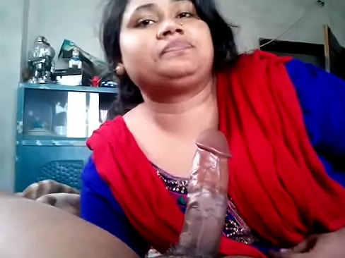 Desi bhabhi sucking cock here husband