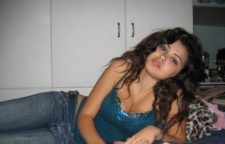Lebanese girl gets drilled takes cumshot