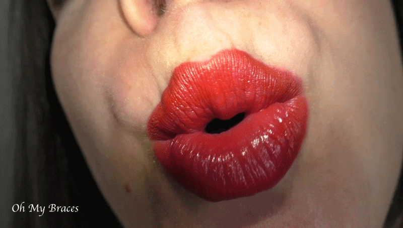 Pucker mouth lips