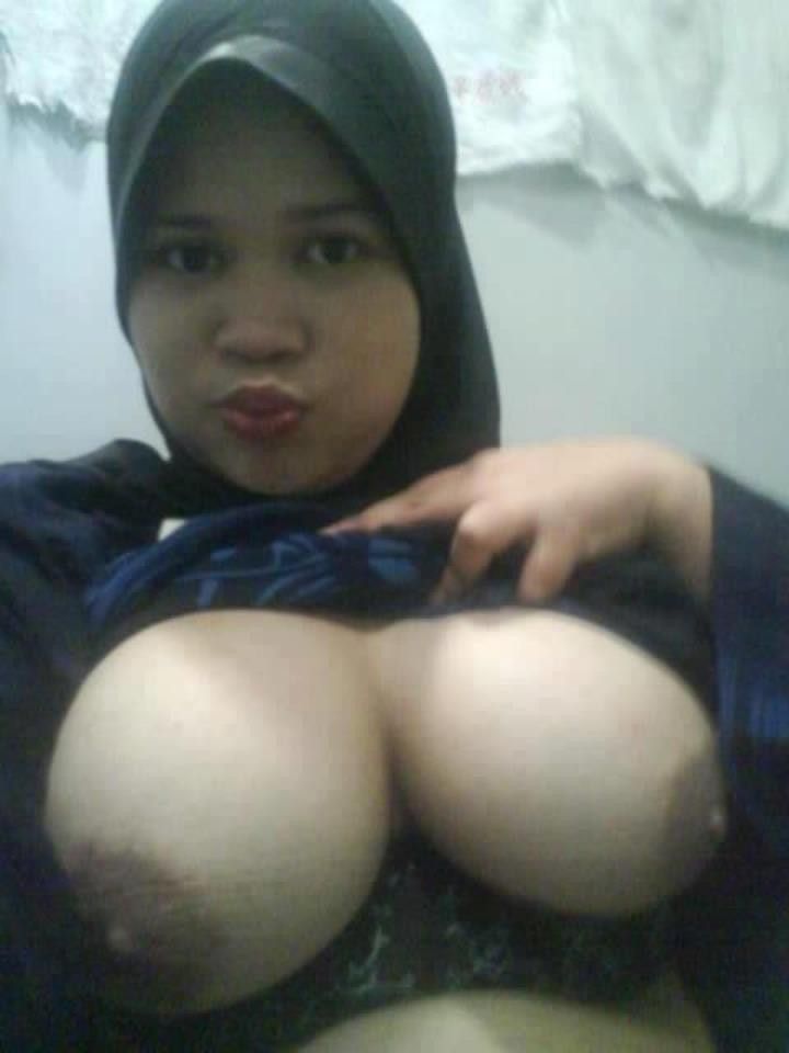Iranian yasmin muslim whore huge tits