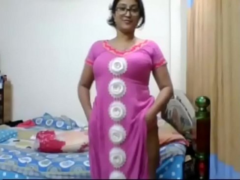 Sexy paki aunty fingering webcam