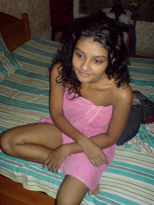 Srilankan teen girl self home made