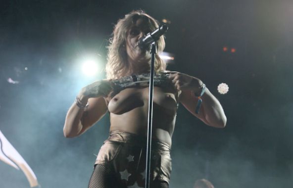 Quck recomended concert tovelo rock flash during nipple
